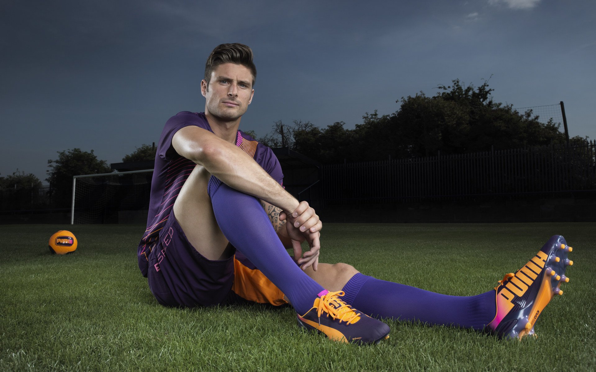 新西兰全黑队依靠快速节奏主宰比赛，防守与进攻完美结合，新西兰全黑队慈善公益