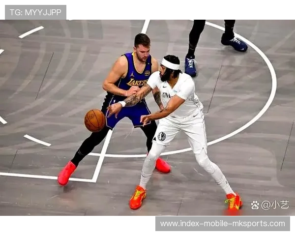 独行侠的韧性与魅力:东契奇后撤步三分的稳稳写意