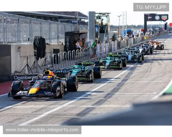 F1 冲刺赛：车手两圈内超四车