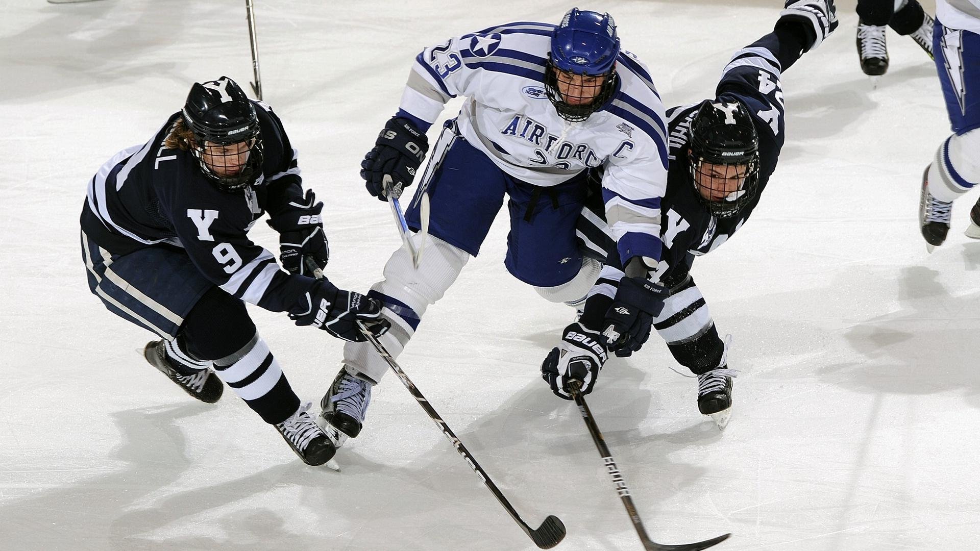 年轻球员在强强对话中顶住压力展现出超强心理素质，年轻人球队比赛